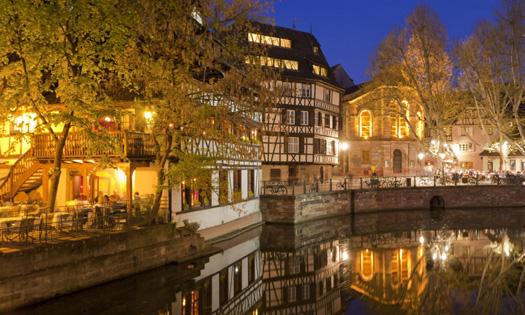 阿尔萨斯圣诞之都亮闪周末行