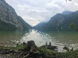 大美国王湖，一生必须要来的一次湖，两岸峭壁高悬，密林幽深