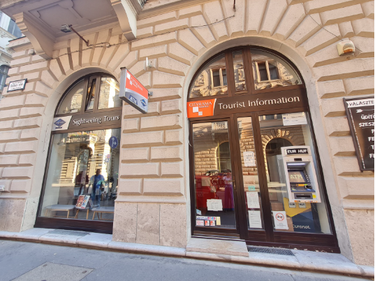 布达佩斯往返潘多夫购物村：含接送车+九折卡+€5餐券